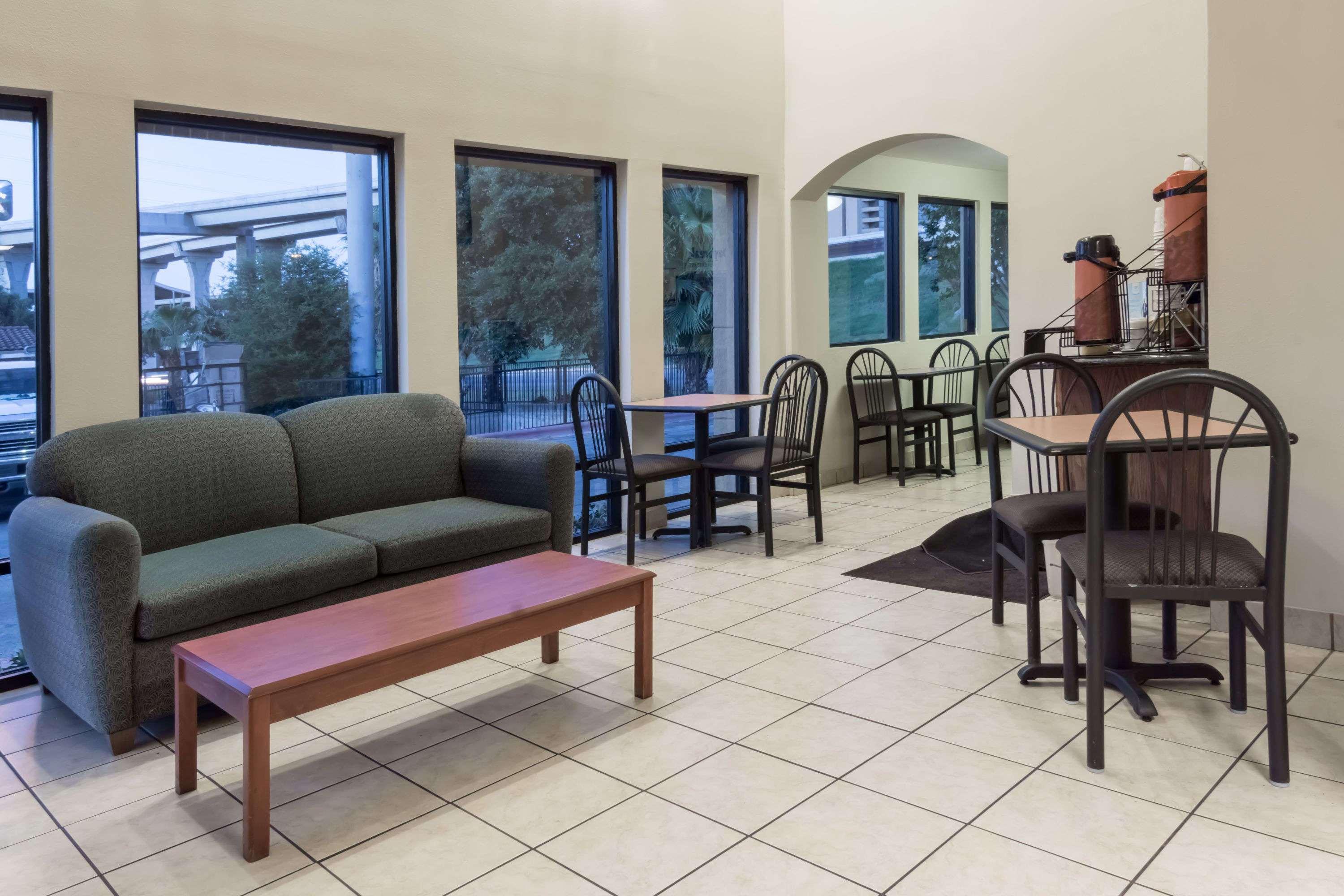 Days Inn South Austin Eksteriør bilde